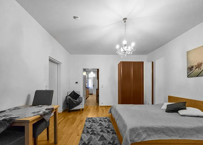 Three-bedroom, Three King-size Bed Retreat * Vienna
