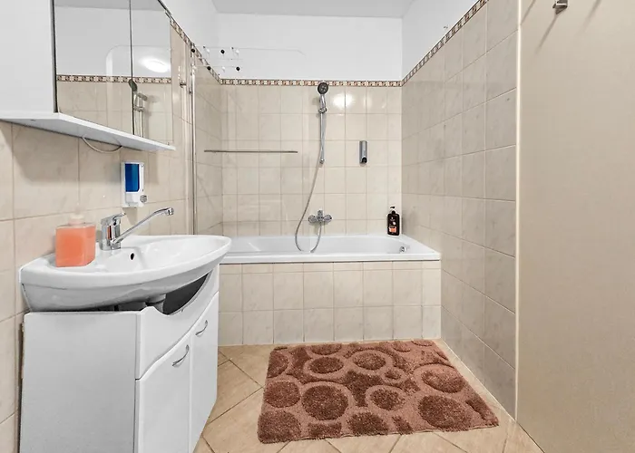 Three-bedroom, Three King-size Bed Retreat Appartamento Vienna