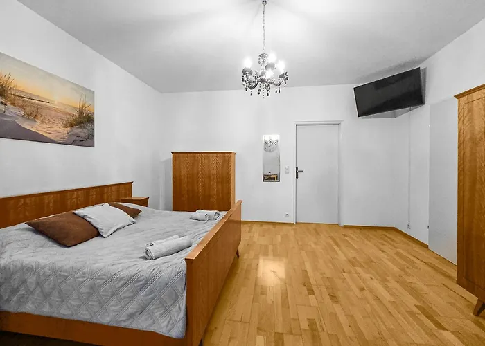 Three-bedroom, Three King-size Bed Retreat Vienna