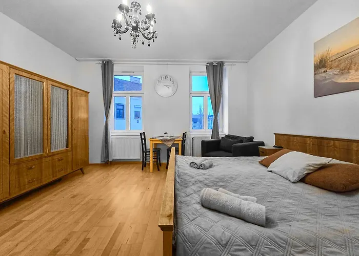 Three-bedroom, Three King-size Bed Retreat * Vienna